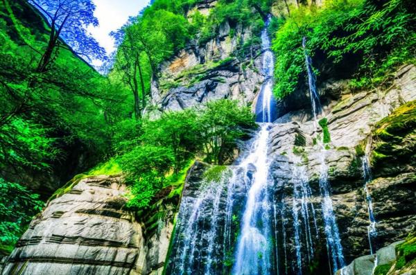 Foto della cascata di Makhuntseti