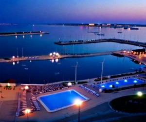 Foto di Burgas di notte